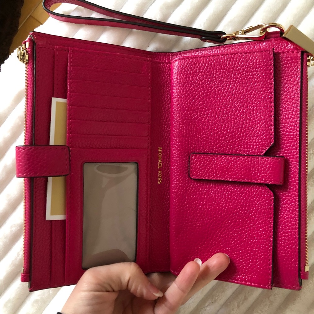 Michael Kors Adele - Cellphone Wallet